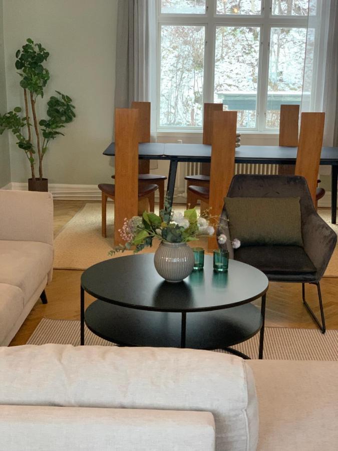 Tree Top Hill - The Old Station House - Bastad Holiday Apartments Extérieur photo
