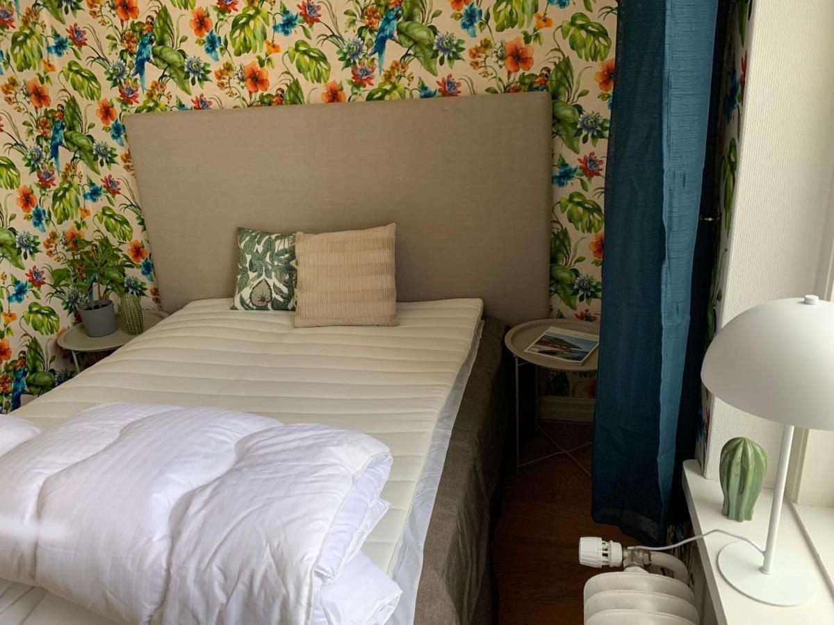 Tree Top Hill - The Old Station House - Bastad Holiday Apartments Extérieur photo