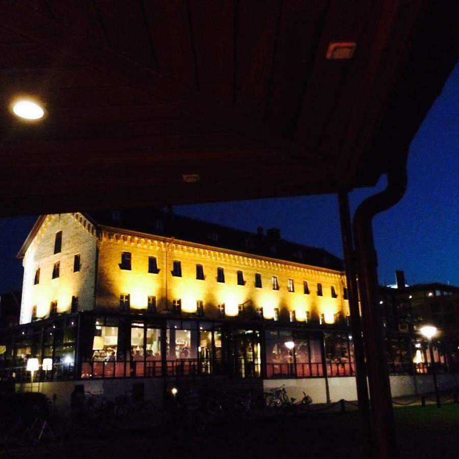 Tree Top Hill - The Old Station House - Bastad Holiday Apartments Extérieur photo