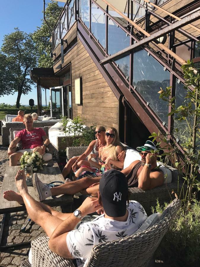 Tree Top Hill - The Old Station House - Bastad Holiday Apartments Extérieur photo