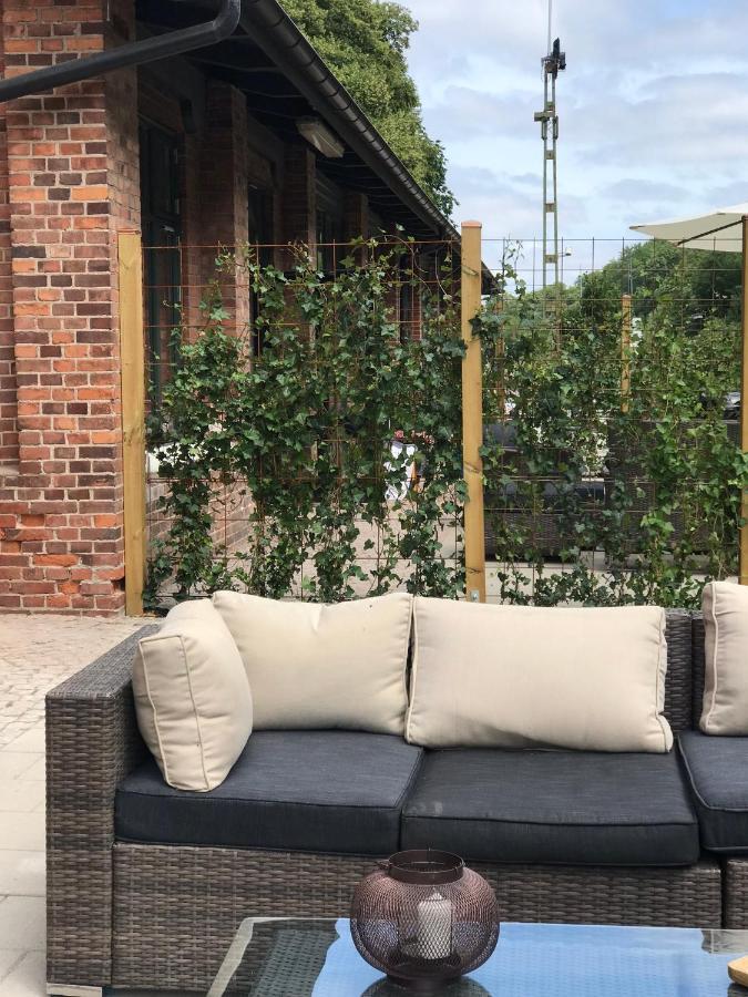Tree Top Hill - The Old Station House - Bastad Holiday Apartments Extérieur photo